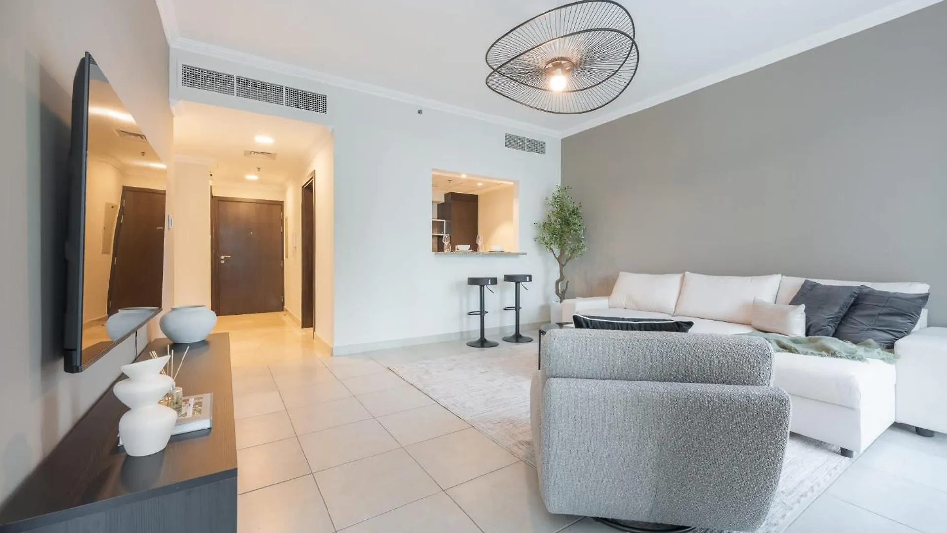 Bright 2Br Marina Home With Modern Touches Dubai