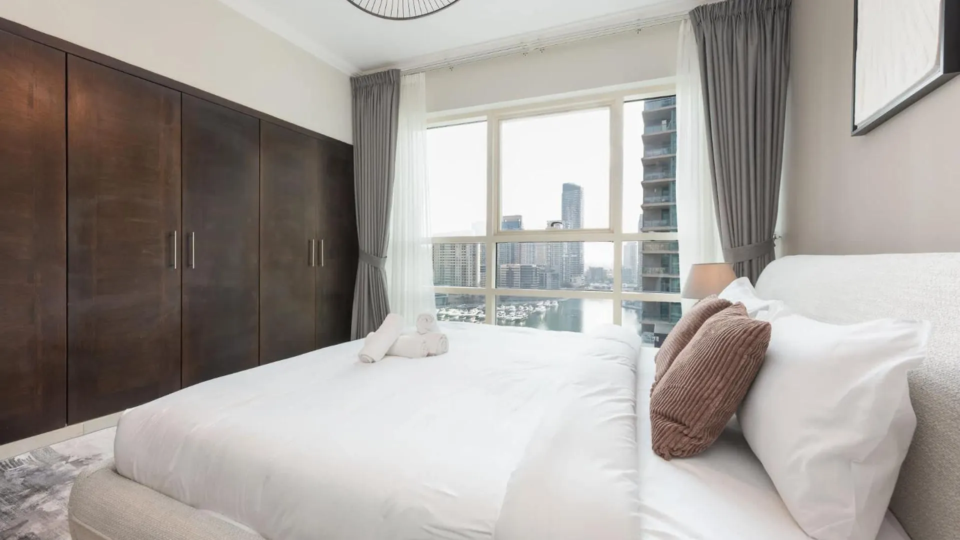 Apartment Bright 2Br Marina Home With Modern Touches Dubai