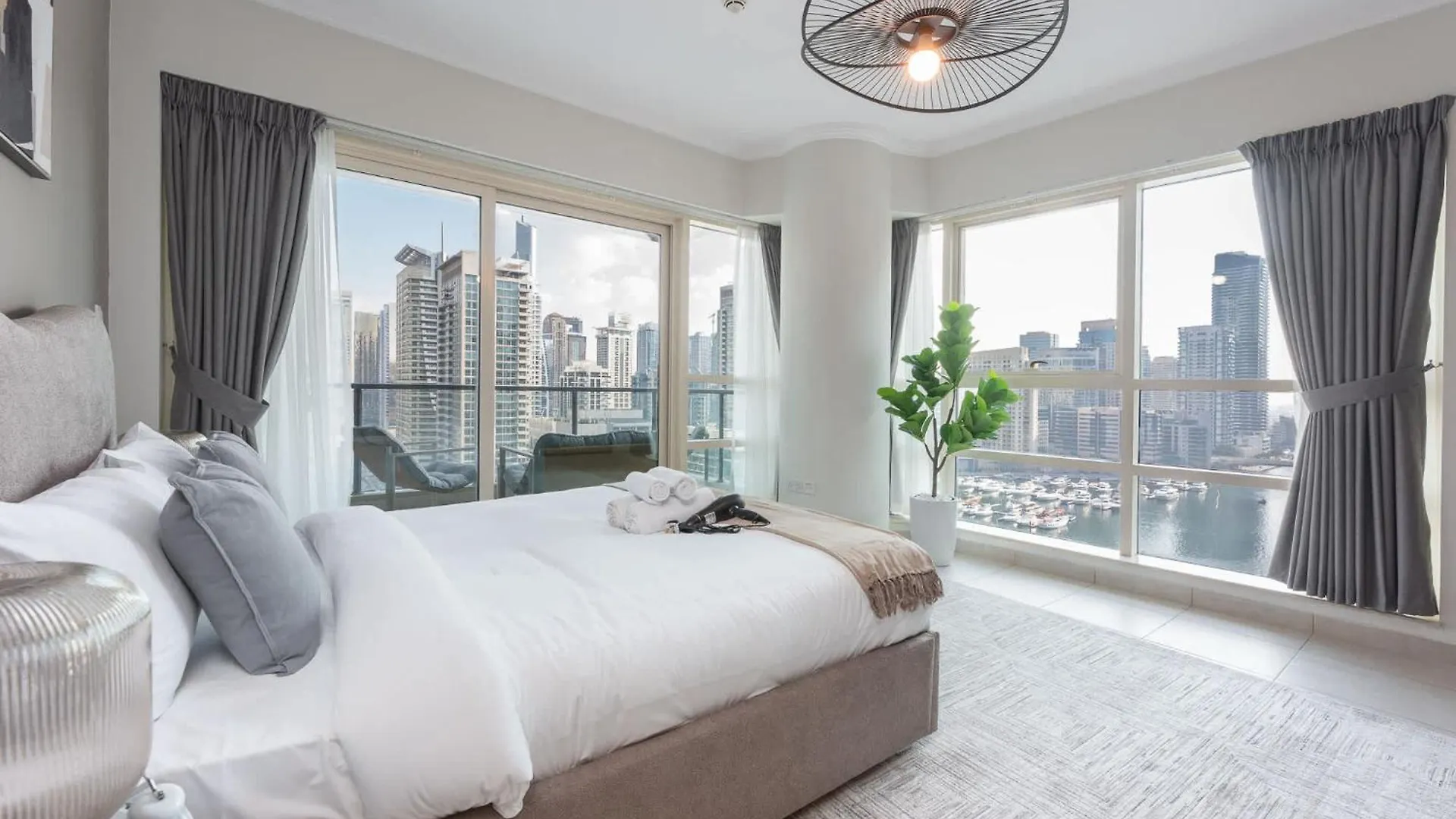 Apartment Bright 2Br Marina Home With Modern Touches Dubai