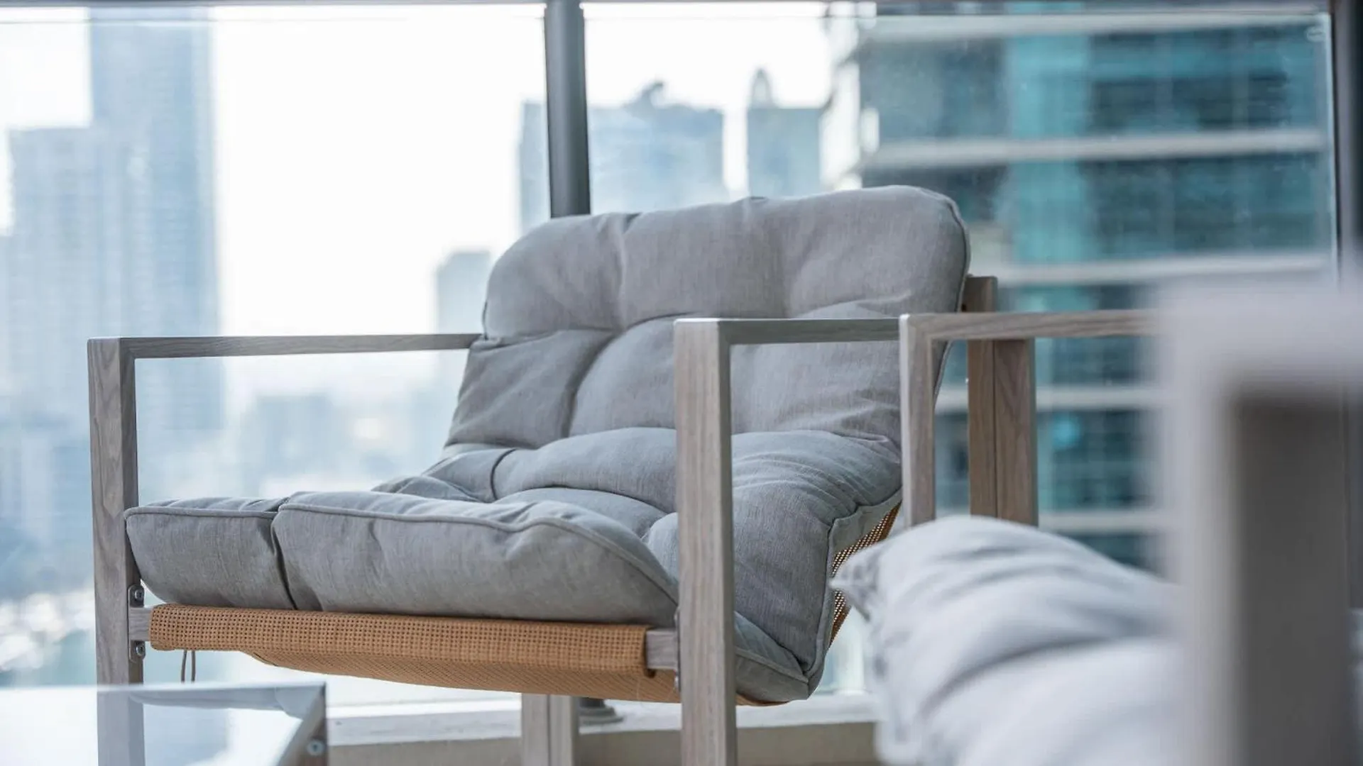 Bright 2Br Marina Home With Modern Touches Dubaj Apartman