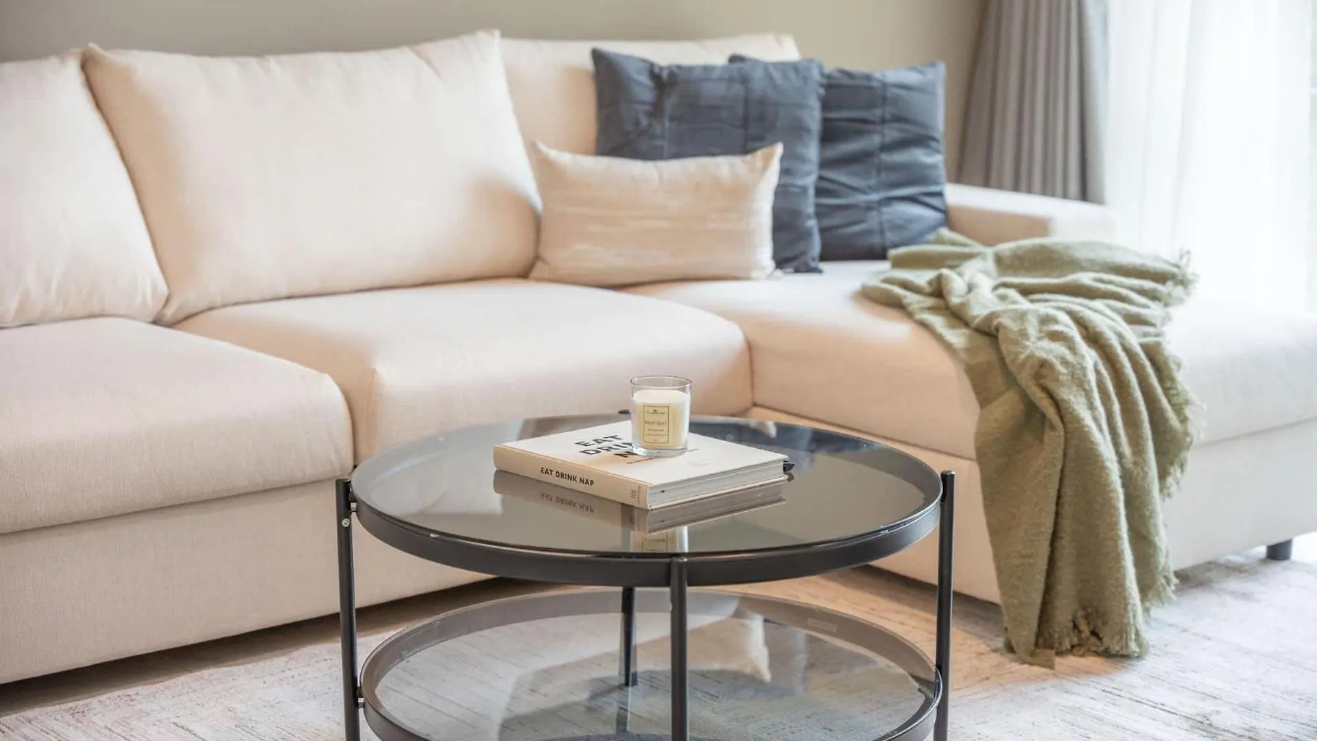 Bright 2Br Marina Home With Modern Touches Dubai Apartment