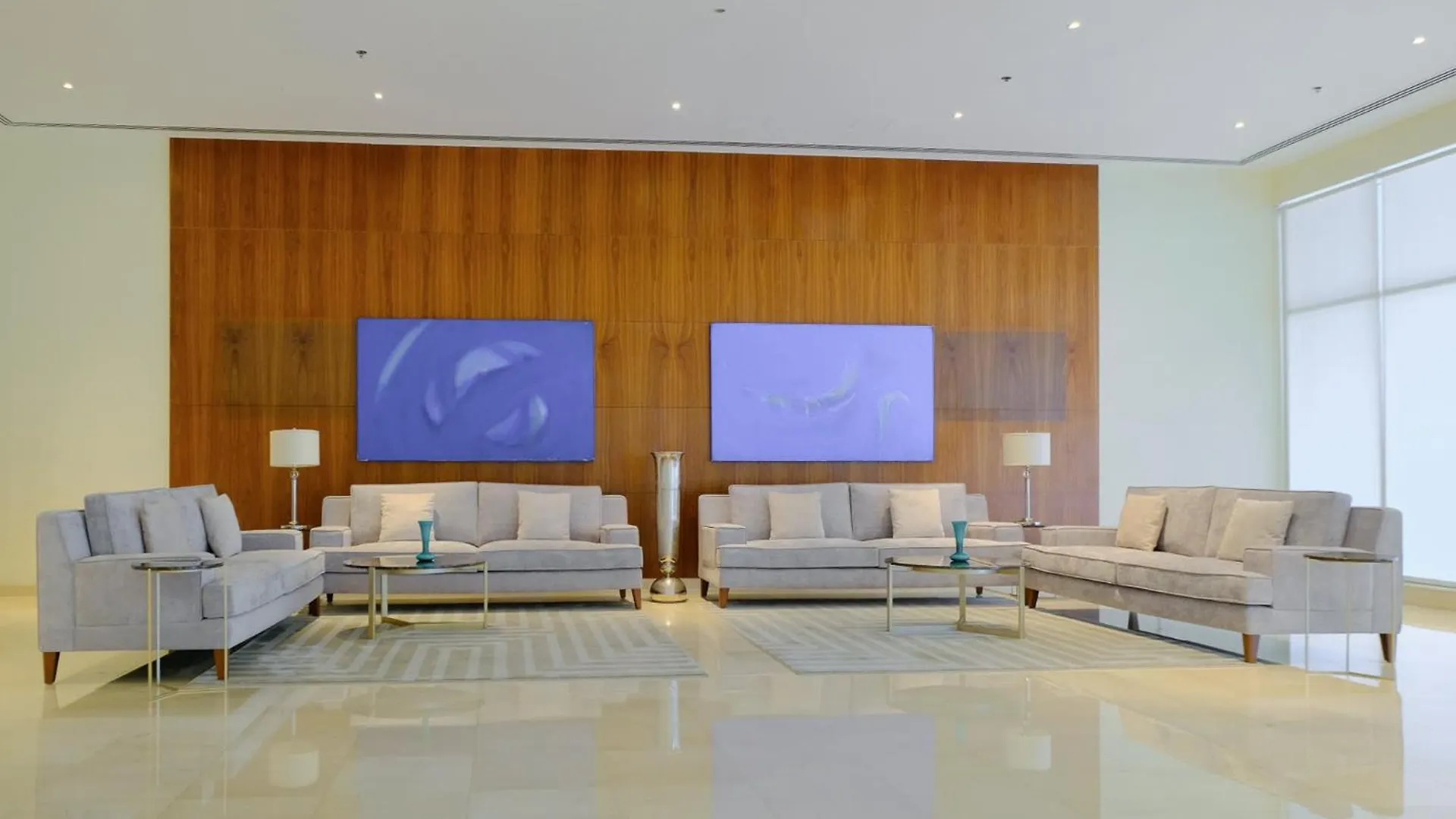 Bright 2Br Marina Home With Modern Touches Dubai