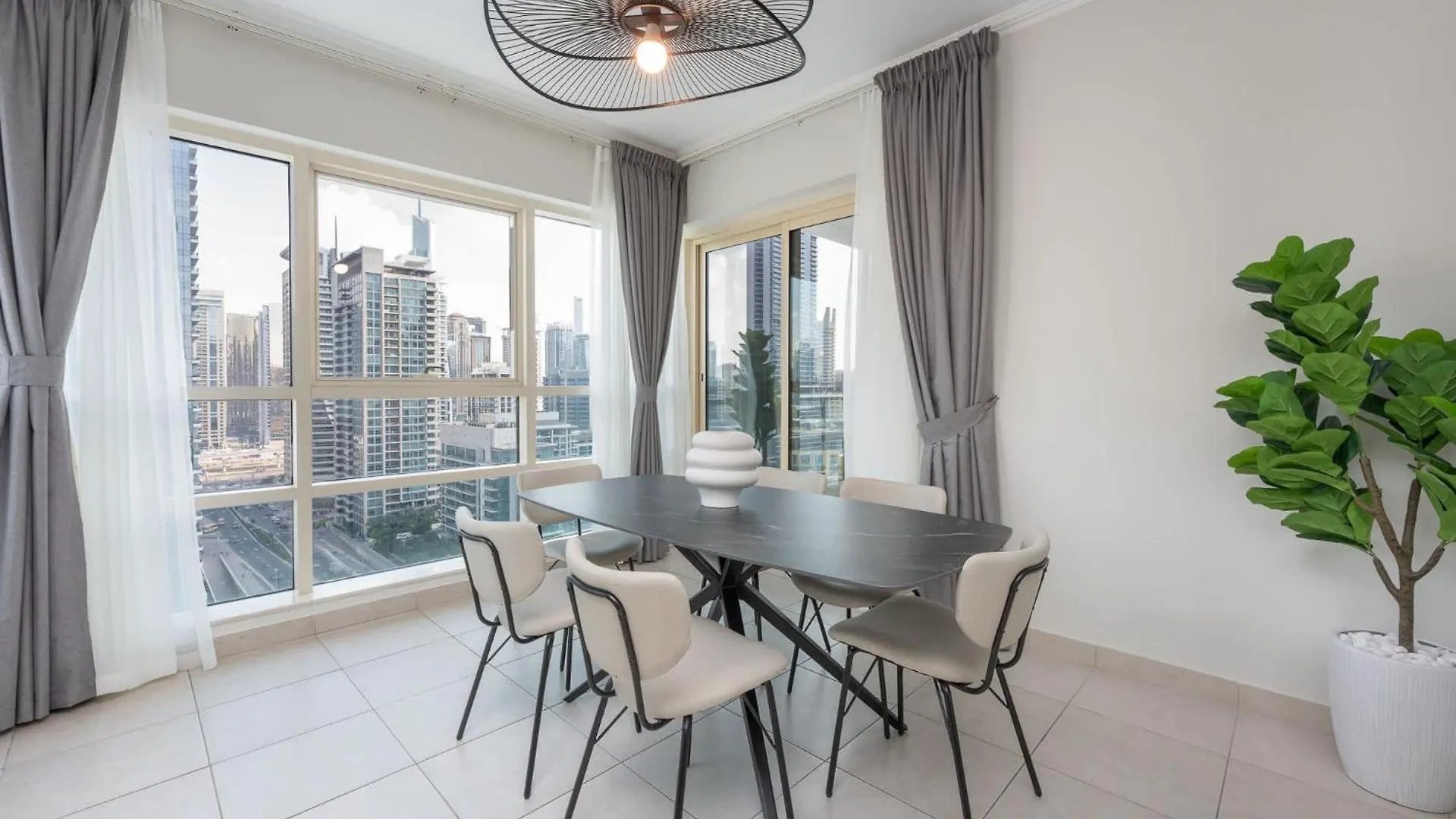 Bright 2Br Marina Home With Modern Touches Dubai