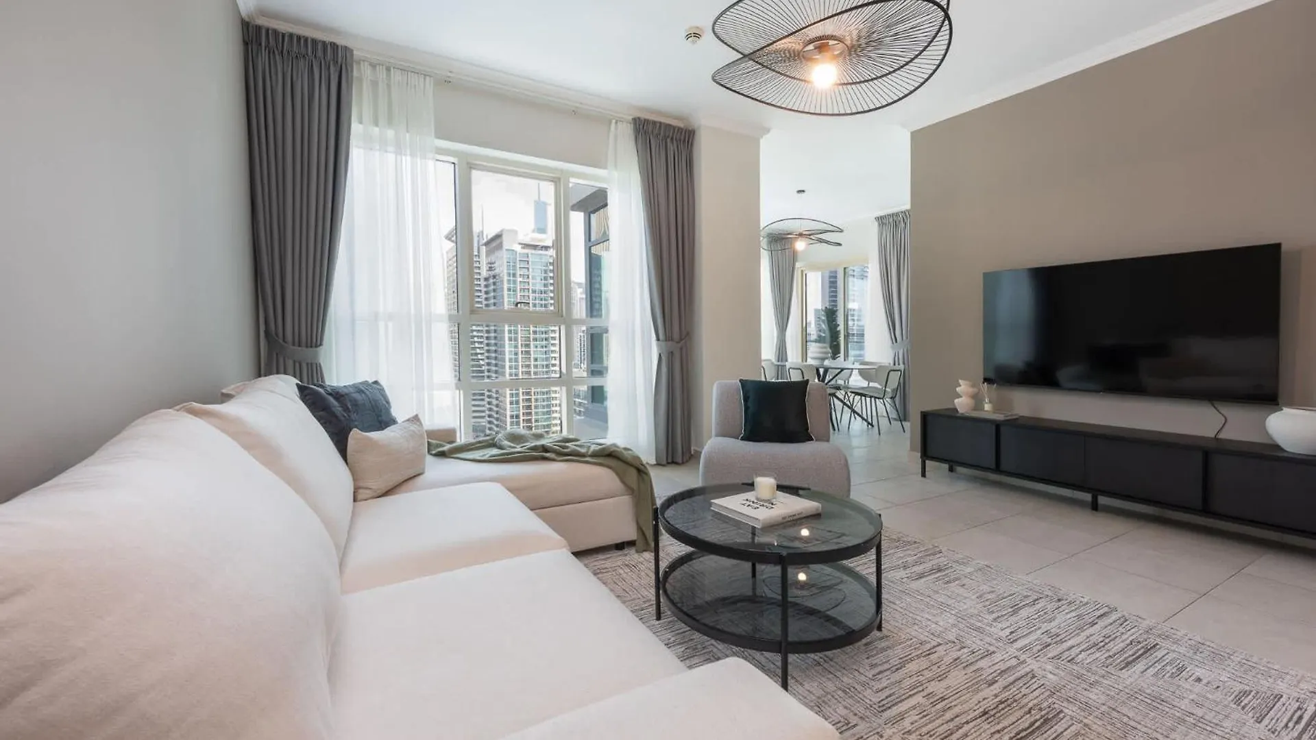 Bright 2Br Marina Home With Modern Touches Dubai Apartment