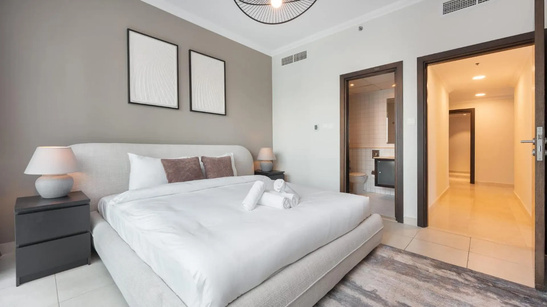 Bright 2Br Marina Home With Modern Touches Dubai